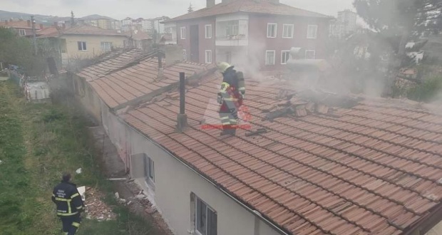 Gecekonduda Çıkan Yangın Korkuttu