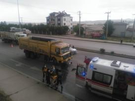 Kamyon İle Tır Çarpıştı: 1 Yaralı