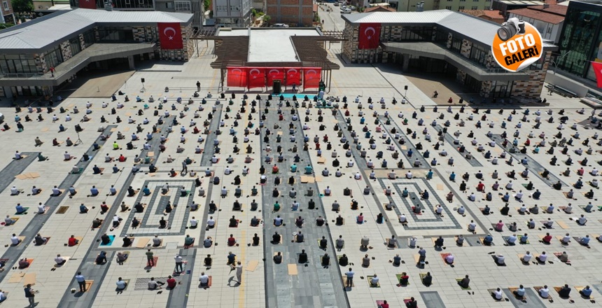 Kadeş Barış Meydanı’nda Cuma Namazı