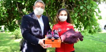 Başkan Aşgın’dan  Masa Tenisi Takımına Ödül