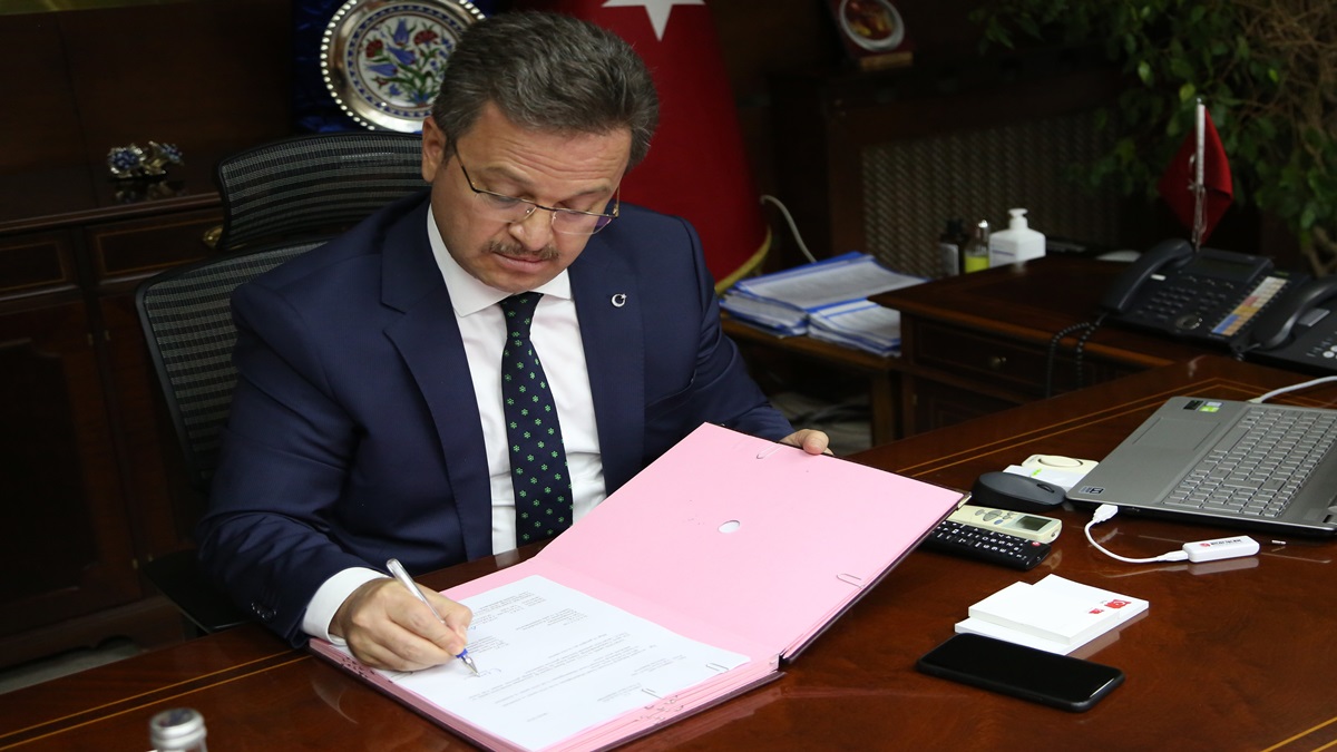 Çorumlu Vali Ünlü Görevine Başladı