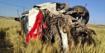 Otomobil Tarlaya Uçtu: 3 Yaralı