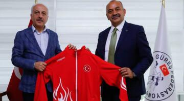 Gül’den, Ortaköy Güreşçilerine Eşofman