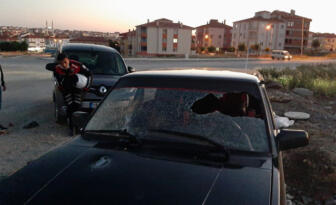 Çorum’da 2 Otomobil Kurşunlandı