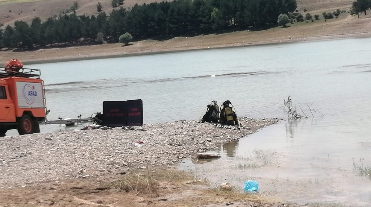 Gölete Giren Genç Kayboldu