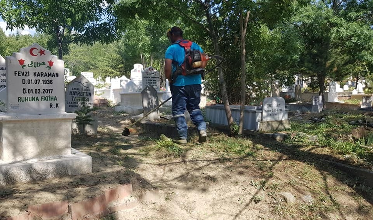 Sungurlu’da Mezarlıklar Bayram Hazırlanıyor
