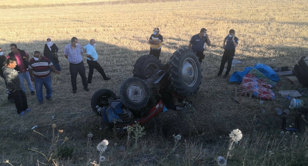 Devrilen Traktörün Altında Can Verdi