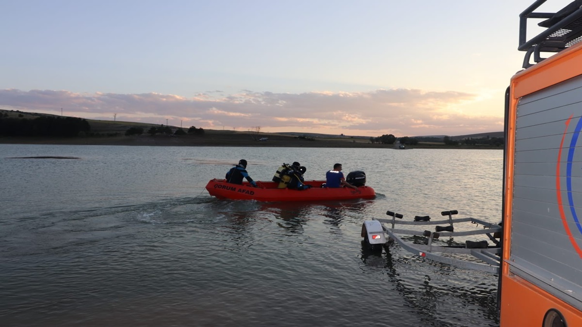 Serinlemek İçin Gölete Giren Genç Kayboldu