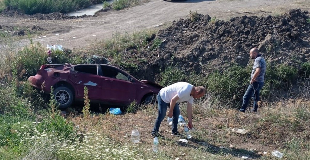 Otomobil Şarampole Devrildi : 4 Yaralı