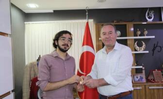 Şahiner’den Başarılı Öğrenciye Ödül