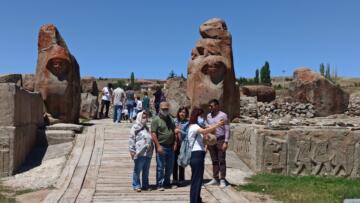 Alacahöyük Ziyaretçi Akınına Uğradı