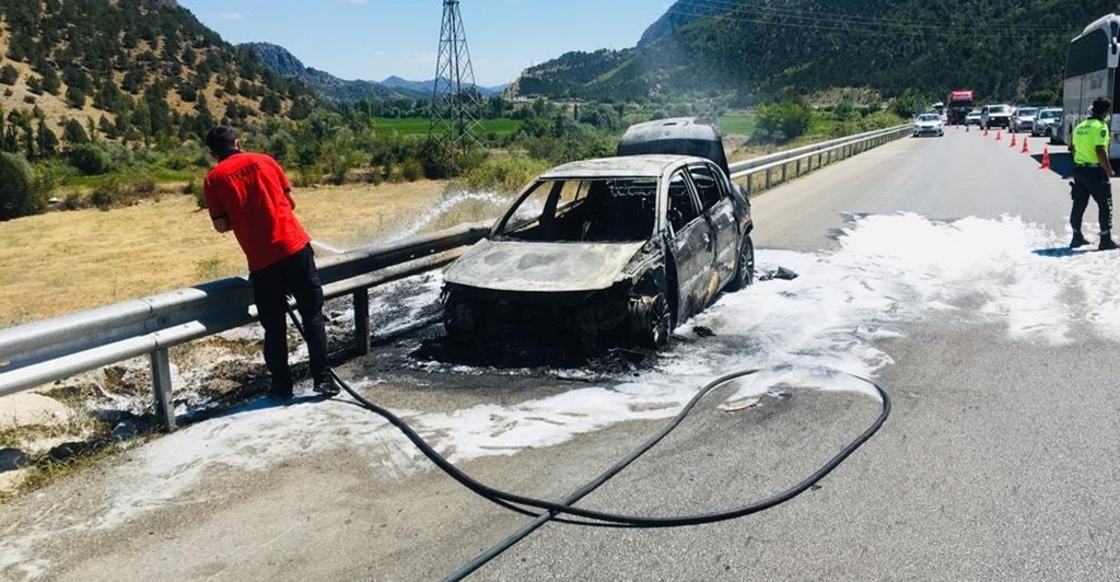 Osmancık’ta Seyir Halindeki Araç Yandı