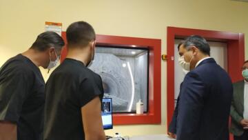 Vali Çiftçi MR Cihazını İnceledi