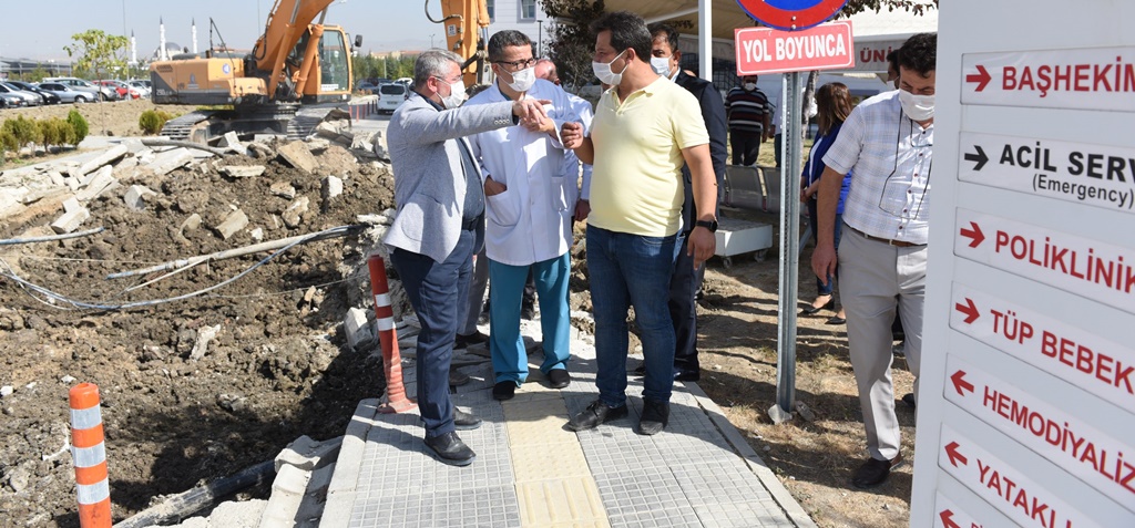 Hastane Bahçesine 750 Metre Asfalt