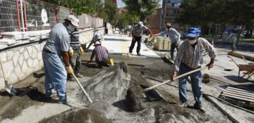 Kıbrıs Caddesi’nin Tretuarlarını Yeniliyor