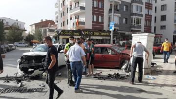 İki Otomobil Çarpıştı: 1 Yaralı