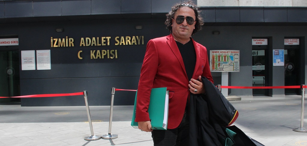 Türkücü Avukat, Adliyede Klip Çekti