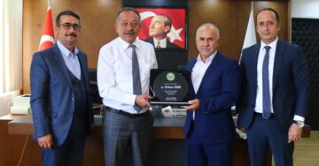 Mecitözü’nden Orhan Sarı’ya Plaket