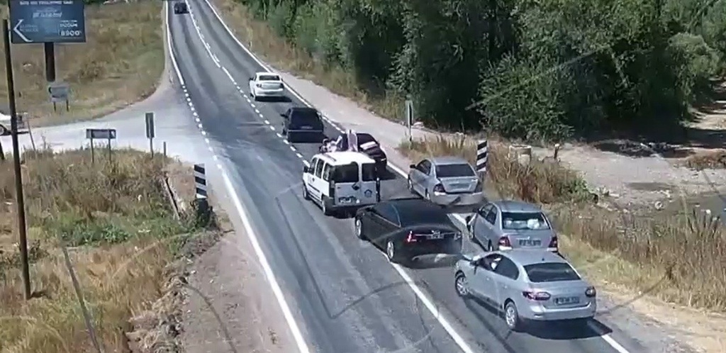 Düğün Konvoyundaki Kaza Kameralara Yansıdı