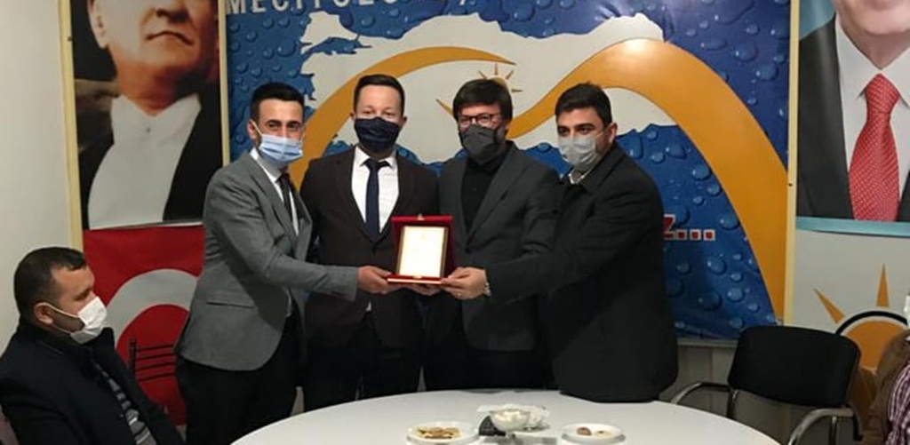 AK Gençlikte Devir-Teslim Gerçekleşti