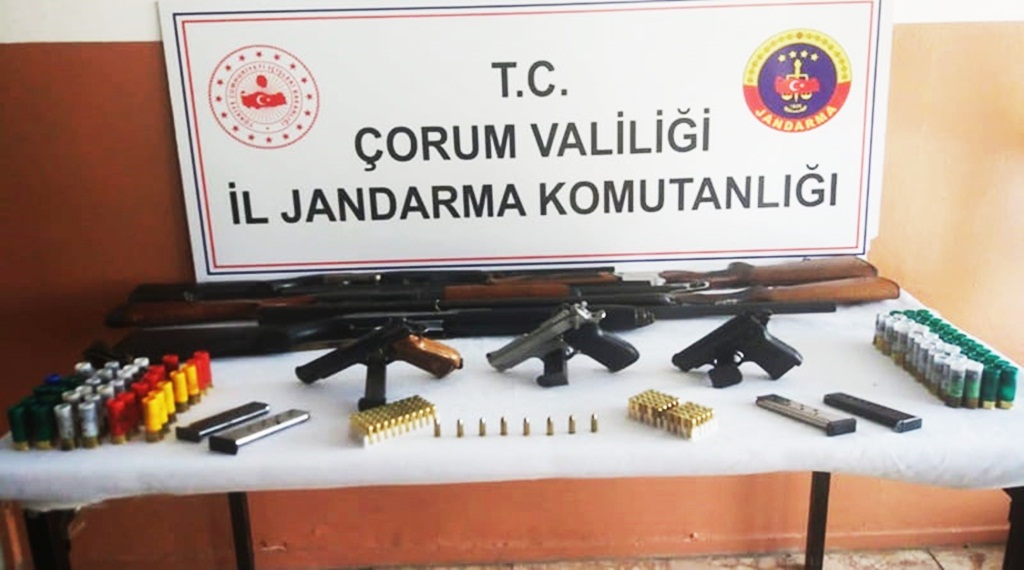 Bir Köyde Ele Geçirildi