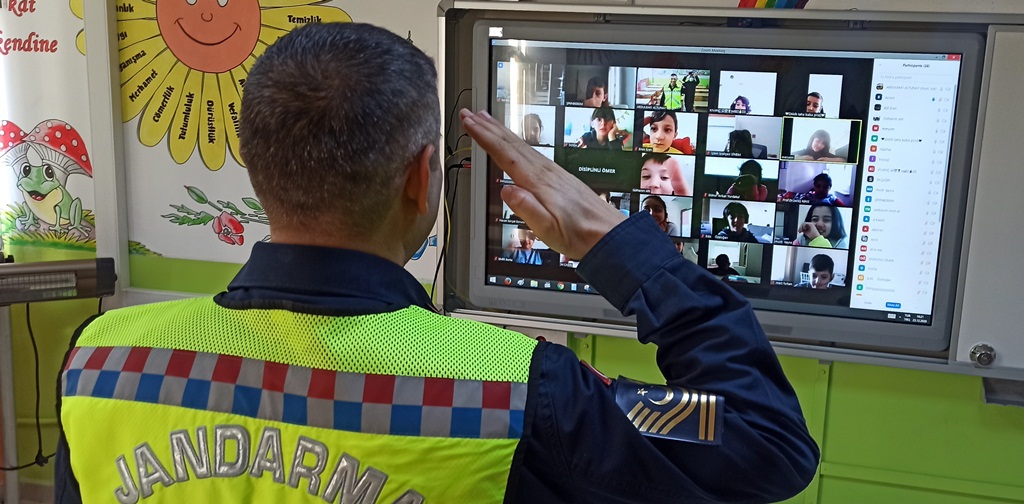Jandarmadan Çocuklara Trafik Eğitimi