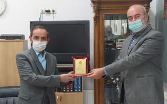 Mehmet Çelik’e Teşekkür Plaketi