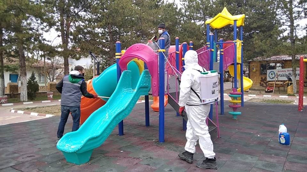 Ortaköy’de Parklarda Temizlik Çalışmaları