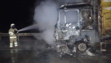 Şeker Pancarı Yüklü Kamyon Alev  Alev Yandı