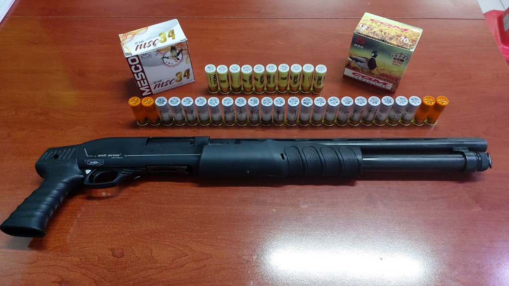 Dernekte Silah Ele Geçirildi