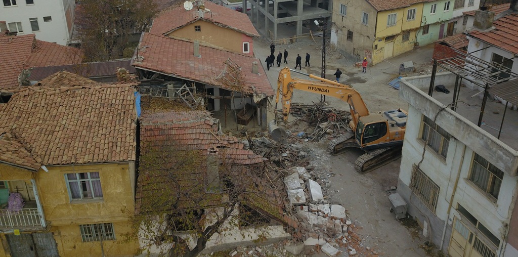 Trafiği Rahatlatacak Yıkım Başladı
