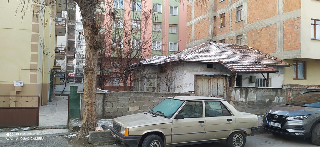 Uzun Süre Park Halindeki Otomobil Vatandaşı Tedirgin Ediyor