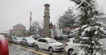 Sungurlu’da Yılın İlk Karı Yağdı