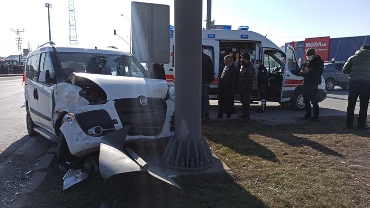 Çorum’da Meydana Gelen Kazada 2 Kişi Yaralandı