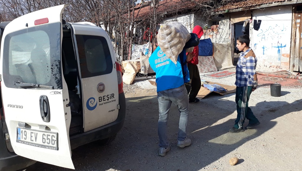 Beşir Derneği’nden Ailelere Patates Yardımı