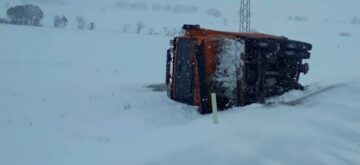 Kar Küreme Aracı Devrildi