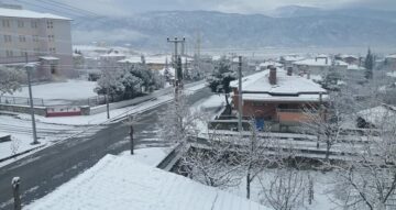 Kargı Güne Karla Uyandı