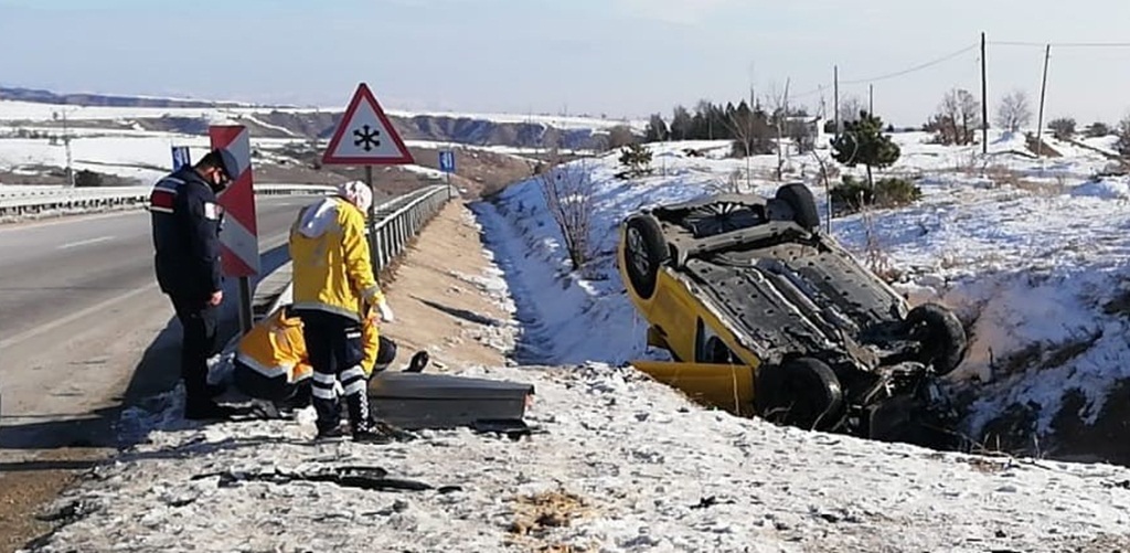 Kaza Yapan Araç Sürücüsü Hayatını Kaybetti
