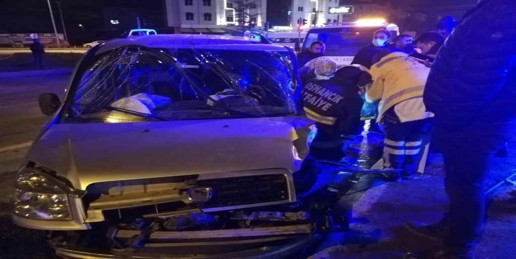 Sıkışan Sürücüyü İtfaiye Kurtardı