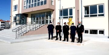 Jandarma’dan Okul’a Atatürk Büstü