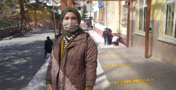 Bahçede Para Bulan Öğrenci Bu Notu Bıraktı