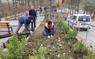 Sungurlu’da Şehitlik Çiçeklendirildi