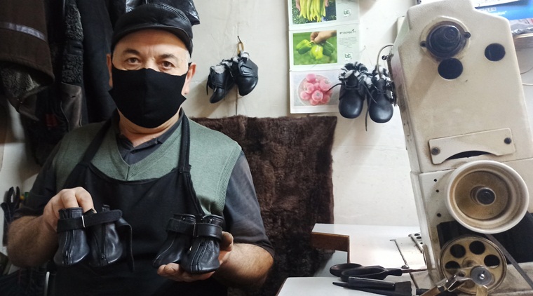 Köpek Ayakkabısı İmal Etti