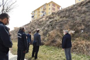 AKKENT’te Toprak Kayması Oldu