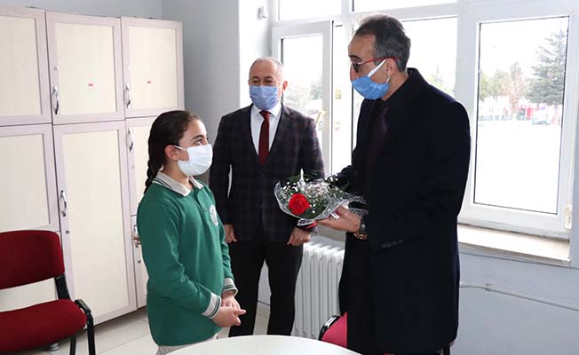 Öğrenci Davet Etti, Müdür Gitti