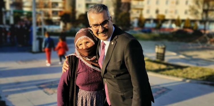 ‘Yaşlılarımız Hayat Rehberlerimizdir’