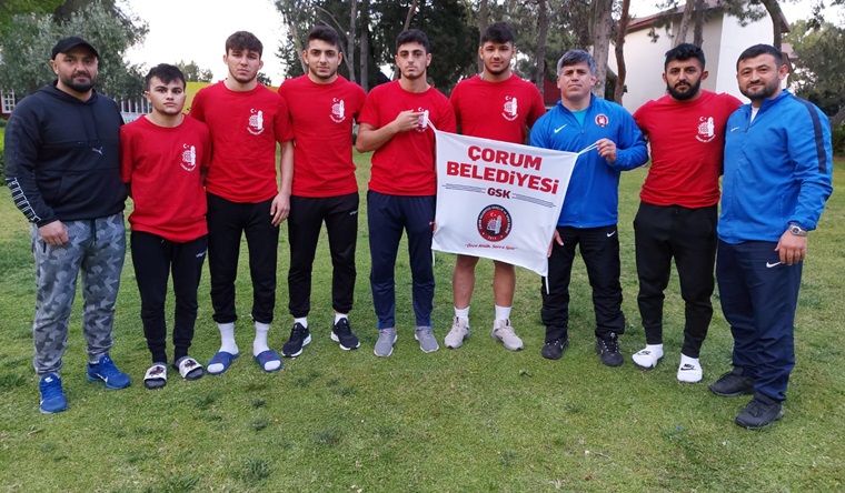 Çorumlu Güreşçiler Şampiyonaya Damga Vurdu