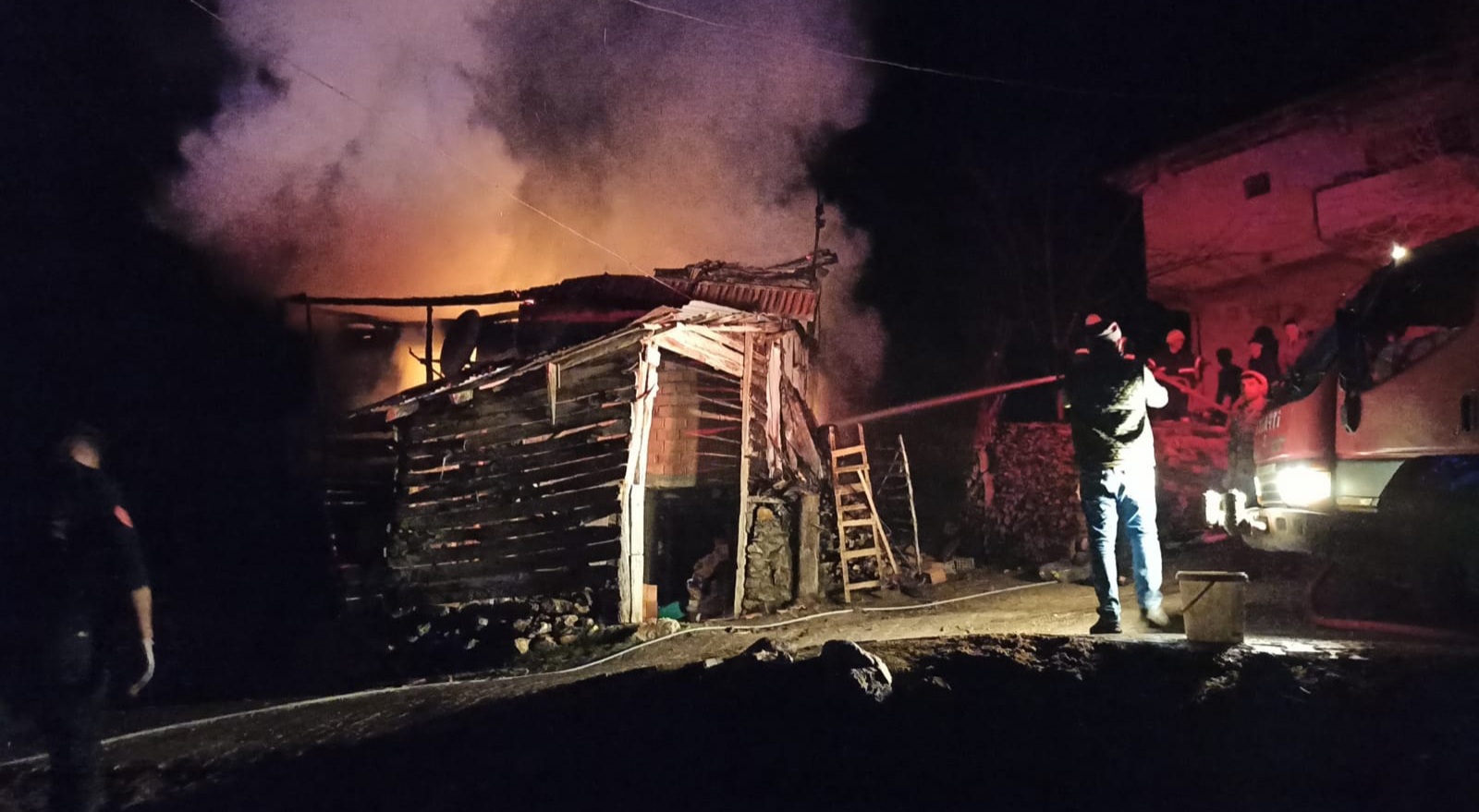 Çıkan Yangında Hayatını Kaybetti