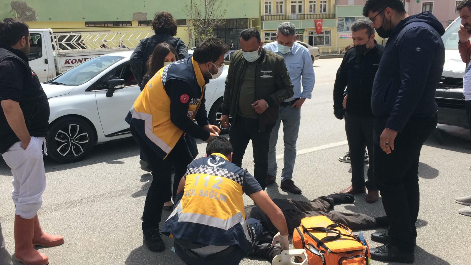 Karşı Tarafa Geçerken Minibüs Çarptı