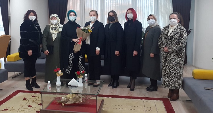 AK Kadınlardan Anlamlı Ziyaretler